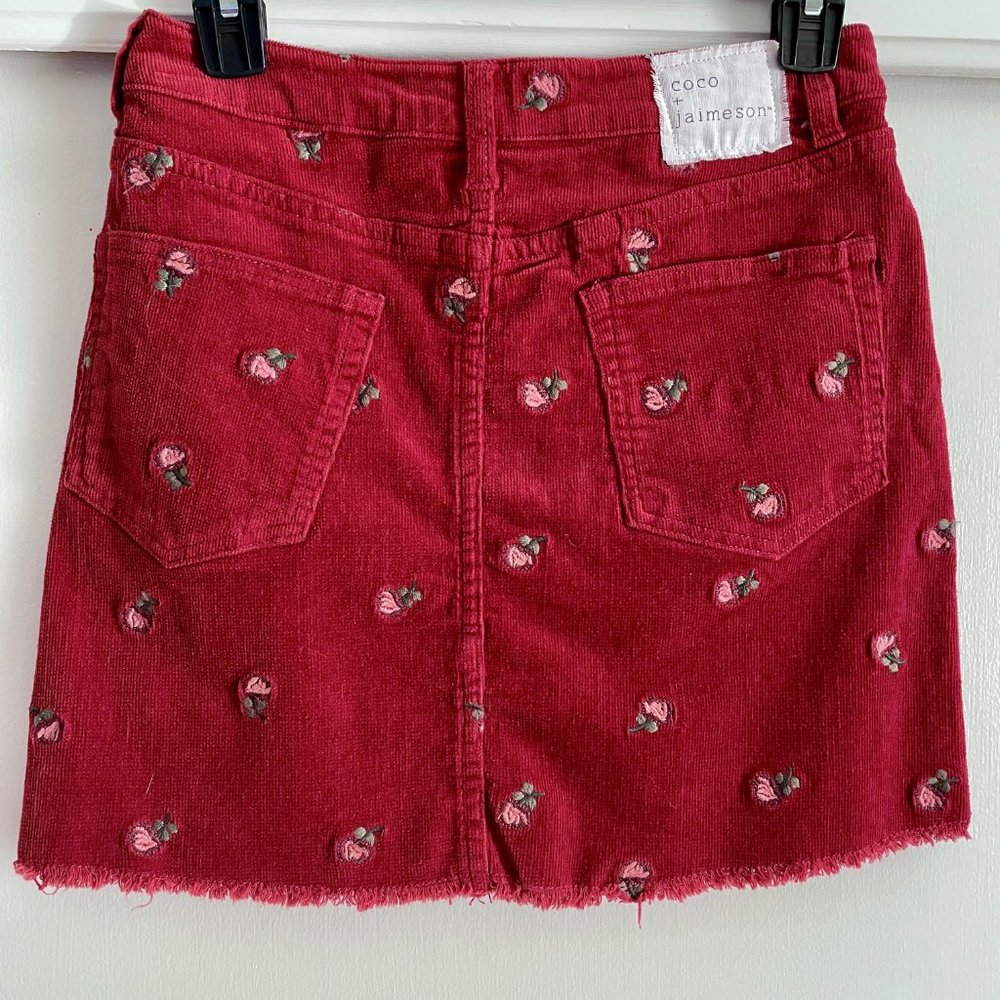 NWT coco + jaimeson Corduroy Jean Mini Skirt Size 27/4 Red Floral Embroidered - Picture 2 of 5